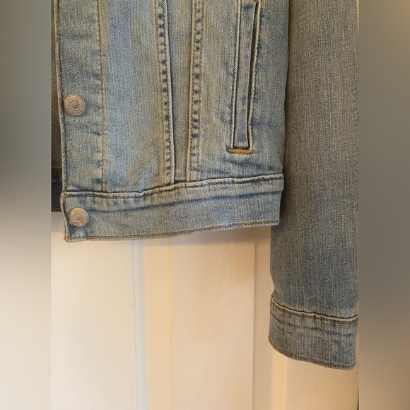 Authentic Levi’s Denim Jacket - Picture 4 of 8